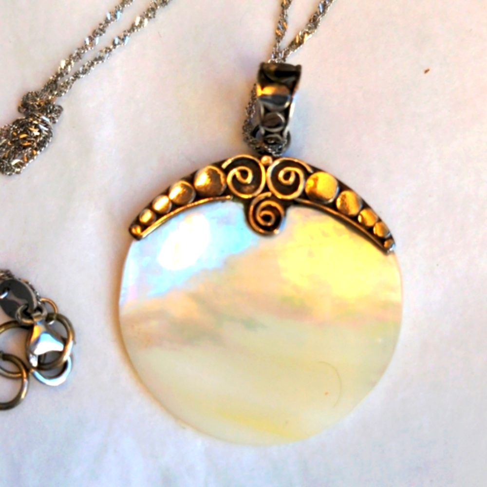 New Bali Mother Of Pearl sterling pendant Necklace . 18" 925  chain,  Dainty